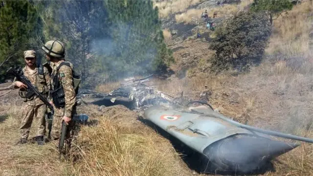 পাকিস্তান তাদের অংশে কাশ্মীরে ভারতের একটি বিমান ভূপাতিত করেছিলো।