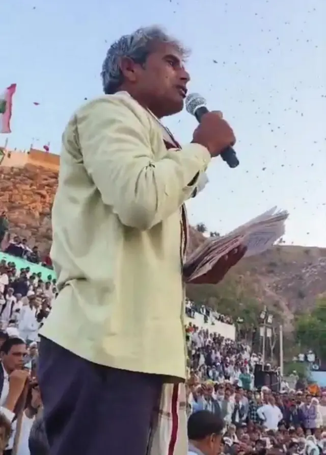 இந்த மகாபஞ்சாயத்துக்காக, கரிரி கிராம மக்களுடைய ஒத்துழைப்பின் மூலம் ரூ.1.5 கோடி திரட்டியதாகக் கரிரி கிராமப் பஞ்சாயத்து தலைவரின் பிரதிநிதி பூரன் சிங் கூறுகிறார். 