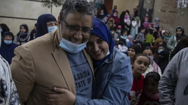 محمود حسين بعد الإفراج عنه
