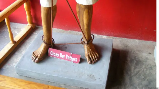 જેલની અંદર.