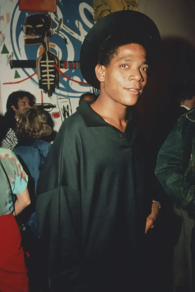 Jean-Michel Basquiat est mort en 1988, à l'âge de 27 ans seulement, mais en laissant derrière lui une œuvre énorme, qui se vend aujourd'hui à des millions de dollars.