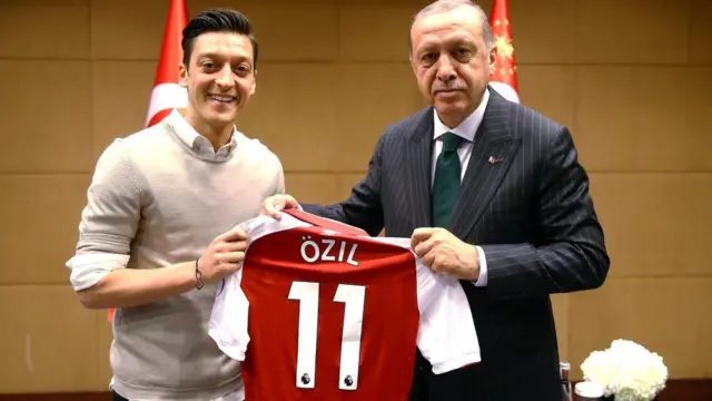 Ozil iyo Erdogan