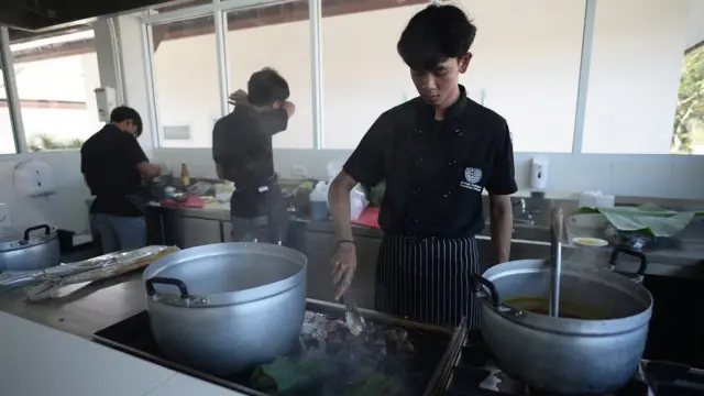 นร.