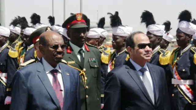 الرئيسان المصري عبد الفتاح السيسي والسوادني عمر البشير