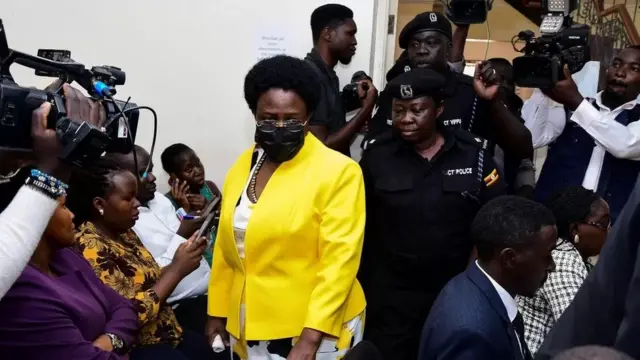 Umudepite akaba na minisitiri wa Karamoja Mary Goretti Kitutu Kimono agera mu rukiko kuwa kane