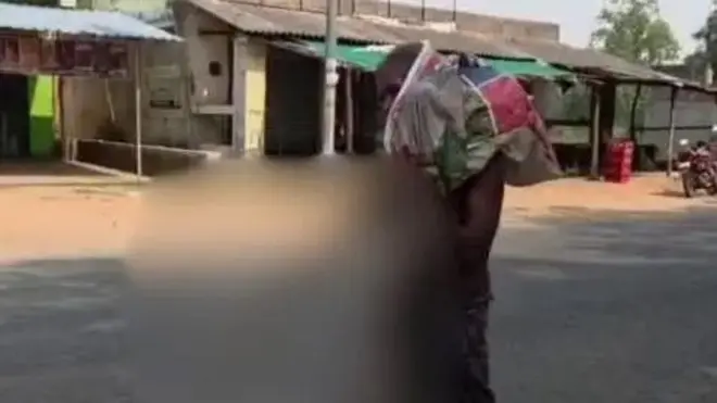 ਮੋਢੇ 'ਤੇ ਪਿੰਜਰ ਰੱਖ ਕੇ ਲਿਜਾਂਦਾ ਜੀਤੂ 