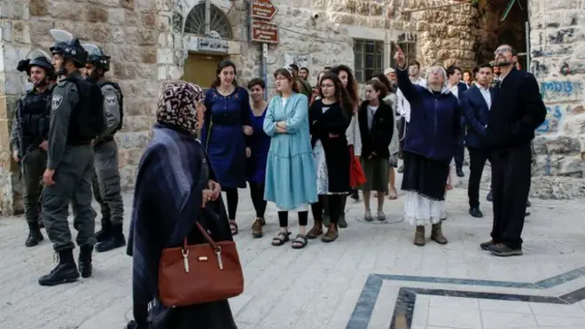يرى البعض أن المسميات المختلفة تهدف لطمس الثقافة الفلسطينية