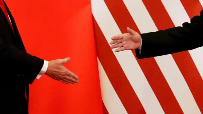 Си и Трамп готовятся пожать руки в Пекине в ноябре 2017 года