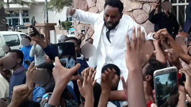 ንኢትዮጵያዊ ሰባኺ ሱራፌል ደምሴ ክሰምዑ ኣብ ፊት ኣስመራ ፓላስ ሆቴል ዝተኣከቡ ኤርትራውያን