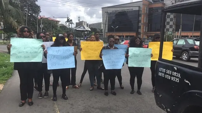 Ụmụnwanyị na-eme ngagharịiwe maka ogbugbu a na-egbu ụmụnwanyị ibe ha na Pọtakọtụ