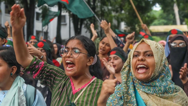 बांग्लादेश में आरक्षण के विरोध में आंदोलन तेज़ होता जा रहा है.