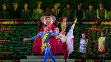 Susan Bullock as Queen Elizabeth I, Lake Laoutaris-Smith as Time, Giulia Pazzaglia as Concord