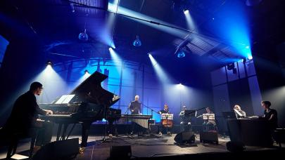 Image of a concert in a studio