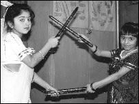 Hindu girls dancing 