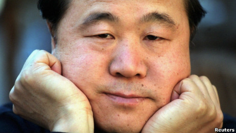 中國作家莫言2001年在瑞典的資料照片(05/2011)