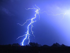 Lightning in Tornado Alley. Image copyright Alister Chapman.