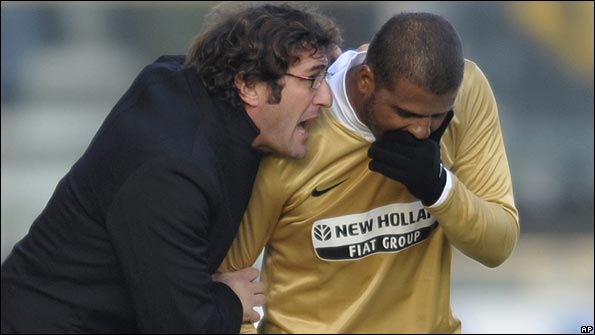 Ciro Ferrara discusses tactics with Felipe Melo