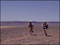 Running in the Sahara - Picture courtesy www.saharamarathon.co.uk