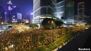 香港學生要求政府撤回國民教育科,在政府總部樓前舉行集會示威(08/09/2012,資料照片)