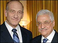 ايهود المرت نخست وزیر اسراییل و محمود عباس رییس تشکیلات خودگردان فلسطینی