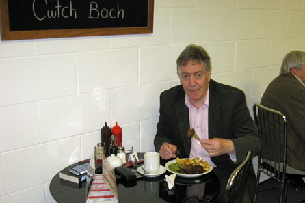 cwtch_bach.jpg