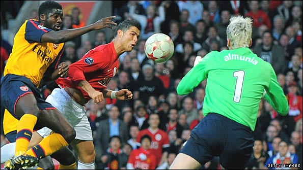 almunia595_getty.jpg