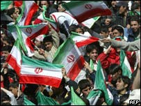 تماشاگران در ورزشگاه آزادی