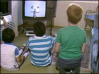 小孩看电视