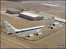 DC-8 plane