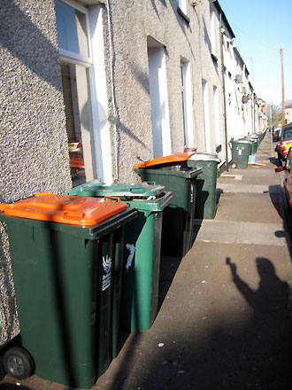 waste001_330x440.jpg