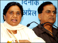 मायावती और उनके प्रमुख सलाहकार सतीश मिश्र