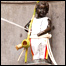 Manneken-Pis vestido de capoeirista (Foto: Márcia Bizzotto / BBC Brasil)