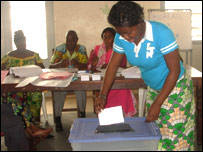 Mulher a votar