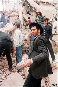 در انفجار مرکز يهوديان آرژانتين 85 نفر جان خود را از دست دادند و بيش از دويست نفر زخمی شدند
