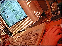 Pessoa trabalhando em computador