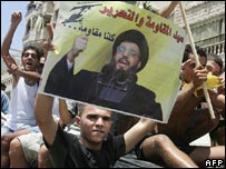 Manifestantes do Hamas com cartazes do Hezbollah