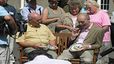 r Antiques Roadshow yn asesu crochenwaith Llanelli