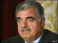 لبنان میں حزب اللہ کا پرچم لہتایا جا رہا ہے
