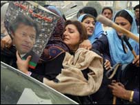 عمران خان کے حمایتی(فائل فوٹو)