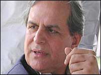 جاوید ہاشمی پر غداری کے الزامات عائد کئے گئے ہیں